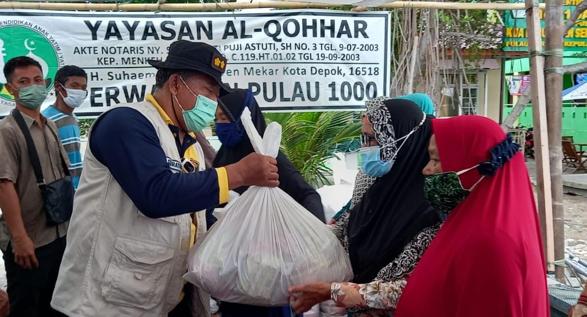 Santunan Dalam Bentuk Paket Sembako Sebanyak 700 Paket untuk Dhuafa di Pulau Seribu & Sawangan