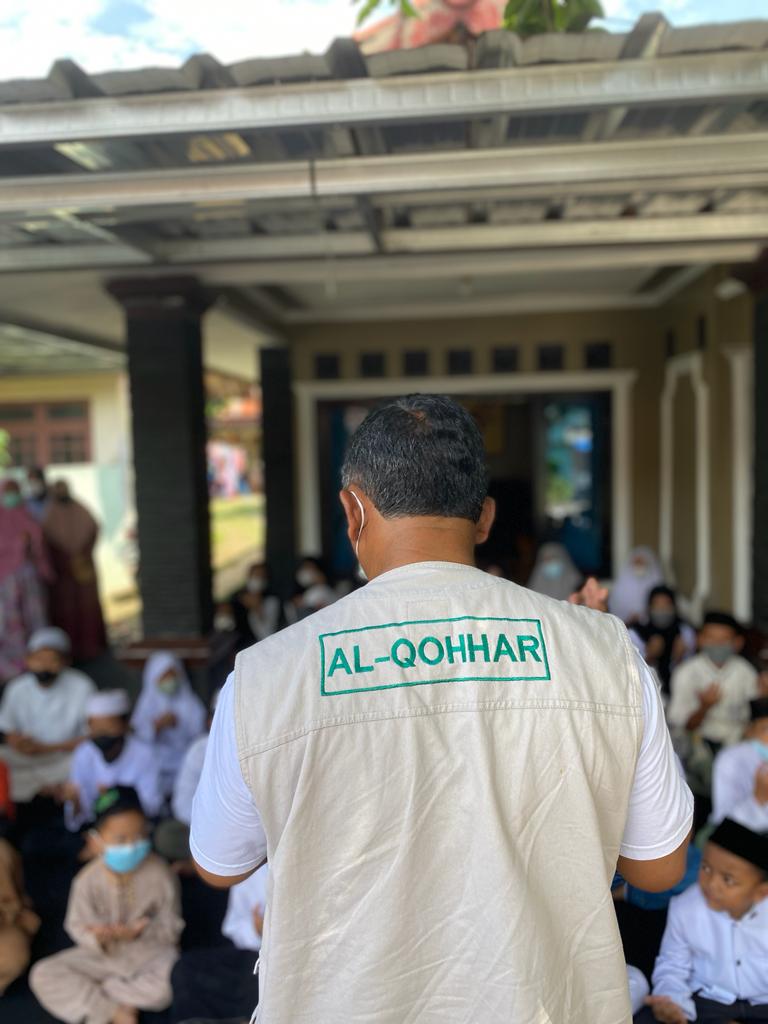 Pemberian Paket Beras 10kg Untuk Ibu-Ibu Dhuafa di Wilayah Kharikil Bogor